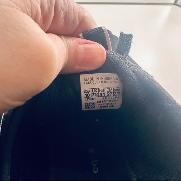 Reebok black tennis shoes - Picture 6 of 6